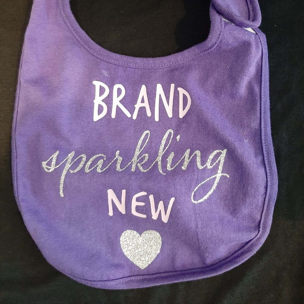 CHILDREN'S BIB. PURPLE. SILVER.